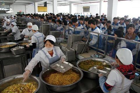學(xué)校食堂承包這個近乎被壟斷的賺錢生意，如今卻“開不下去”？